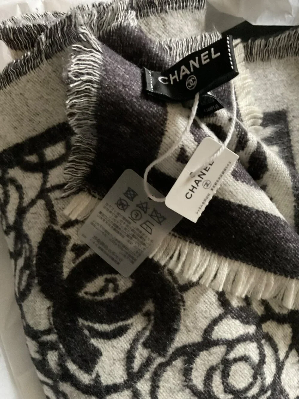 CHANEL nwt cashmere